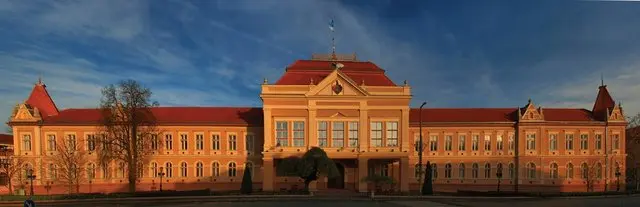 V&aacute;rosh&aacute;za