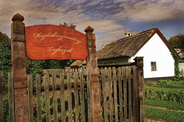 Hajd&uacute;b&ouml;sz&ouml;rm&eacute;nyi T&aacute;jh&aacute;zak